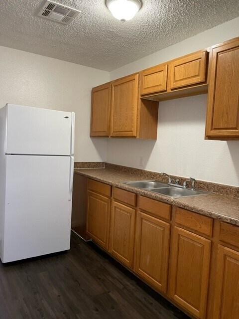 Photo - 2100 Daley Street