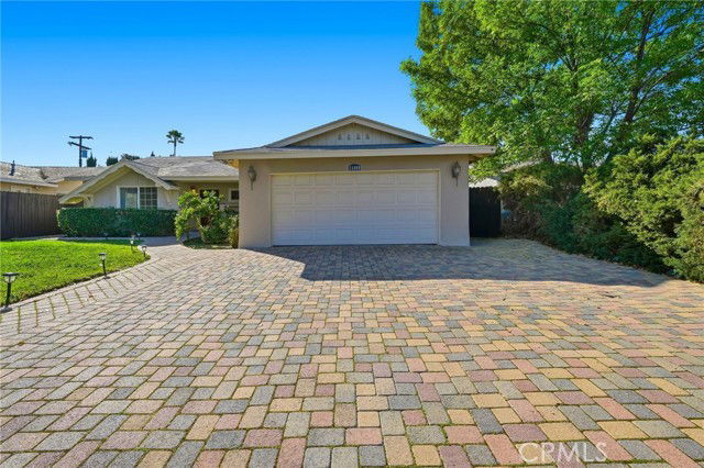 Photo - 24000 Archwood St