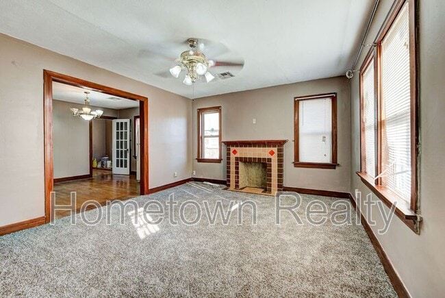 Photo - 2213 N Hood St