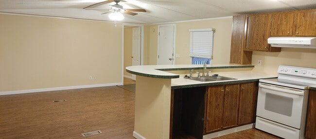 Photo - 853 Lovejoy Rd