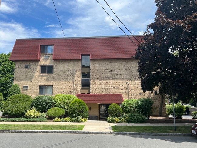 Building Photo - 43-51-51 Albion St Unit B7