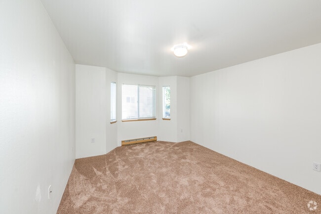 2BR, 2BA - 1,012SF - Bedroom - Willow Park Apartments