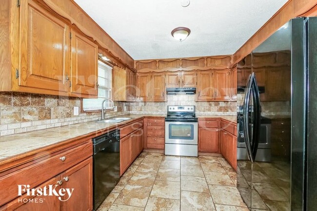 Photo - 7400 E 75 St