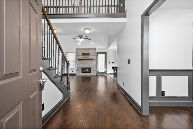 Photo - Pet Friendly Three Bedroom with Bonus in Rossview!
