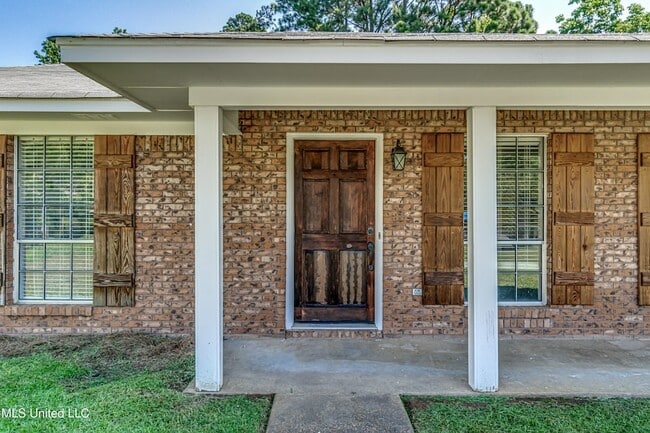 Photo - 348 Durham Ct