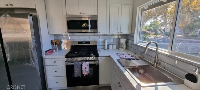 Photo - 7672 Penfield Ave