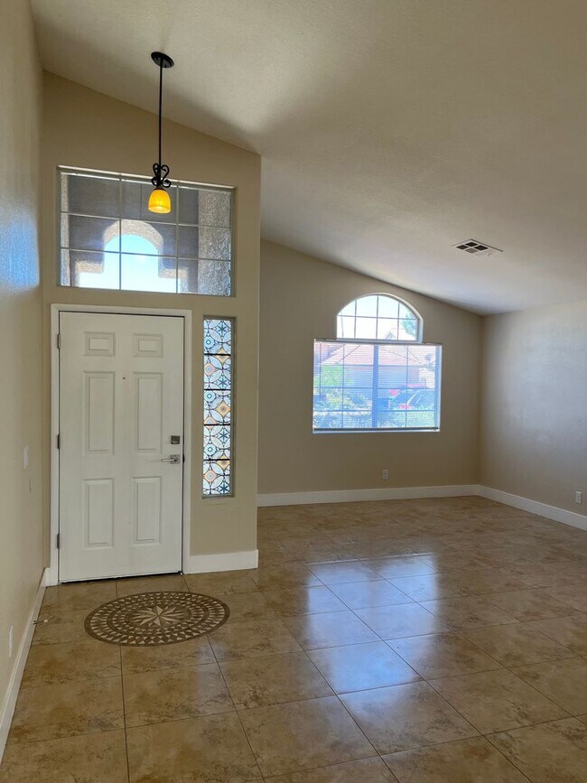 Photo - 4 Bedroom - Single Story - Great condition!