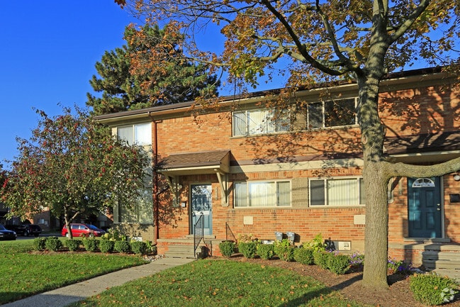 Arlington Townhomes & Apartments