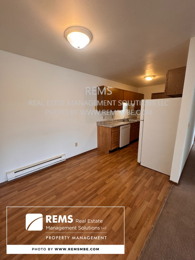 Building Photo - 554 E Slifer St Unit 1