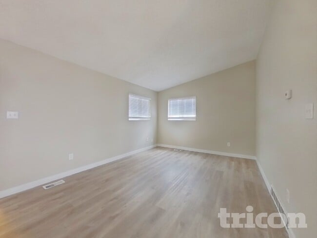 Photo - 3127 Moonbeam Cir S