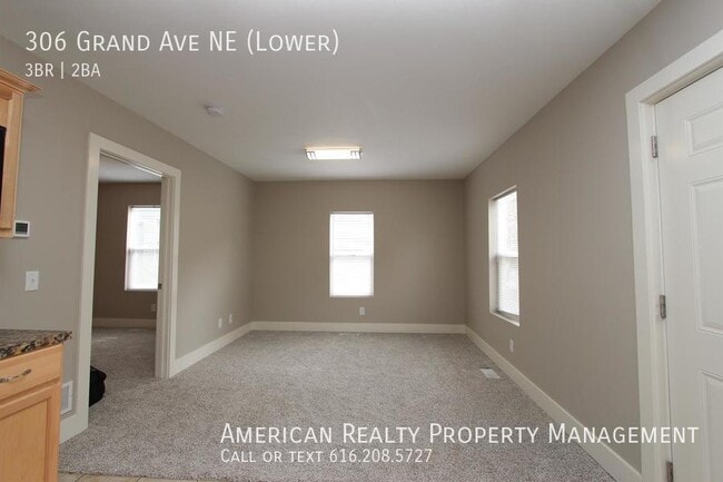 Photo - 306 Grand Ave NE