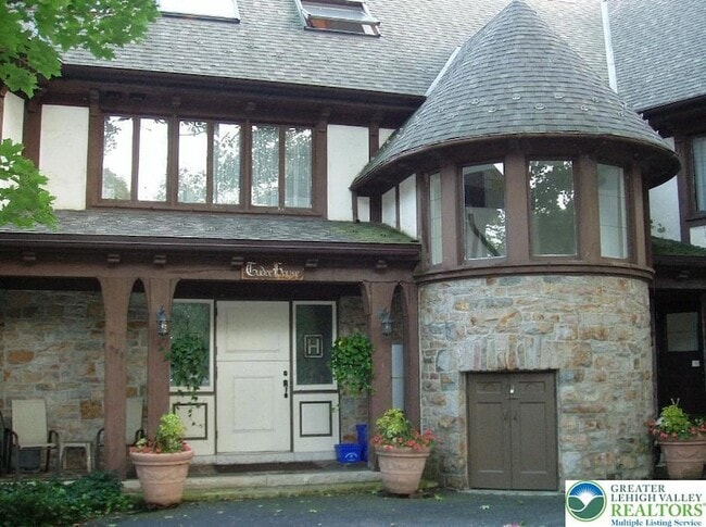 Photo - 444 W 3rd St