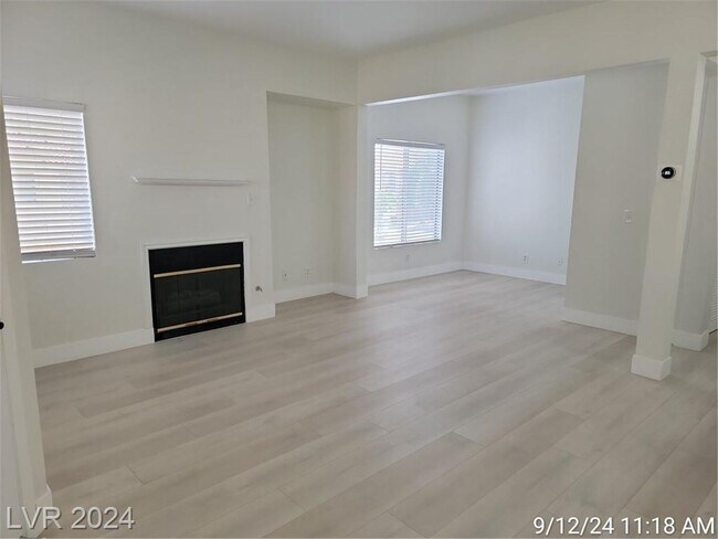 Photo - JUST MINUTES FROM GREEN VALLEY RANCH AND T... Unidad 4222