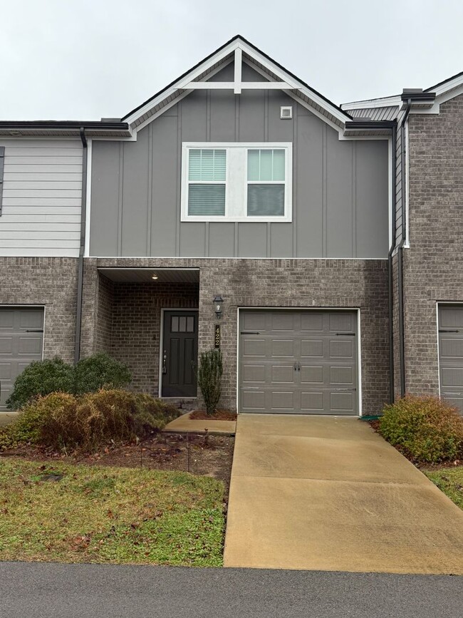 Three Bedroom Townhome Close to Columbia S... - Three Bedroom Townhome Close to Columbia S...