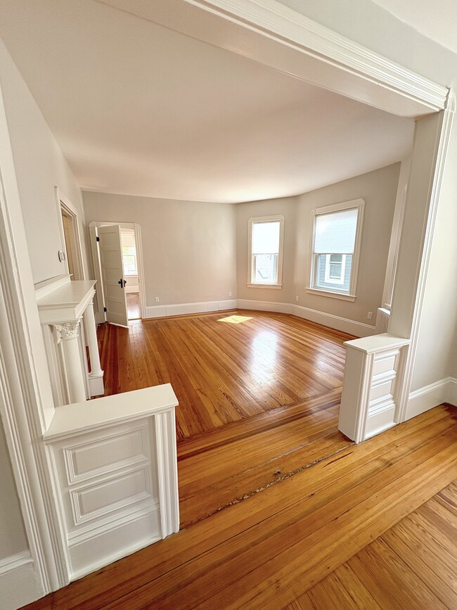 Building Photo - 95 Carrington Ave Unit 2 floor Rental
