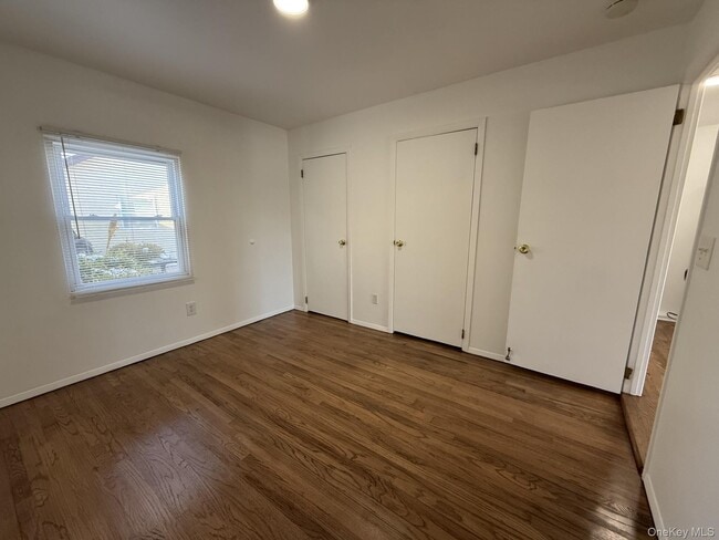 Photo - 355 Bayville Ave