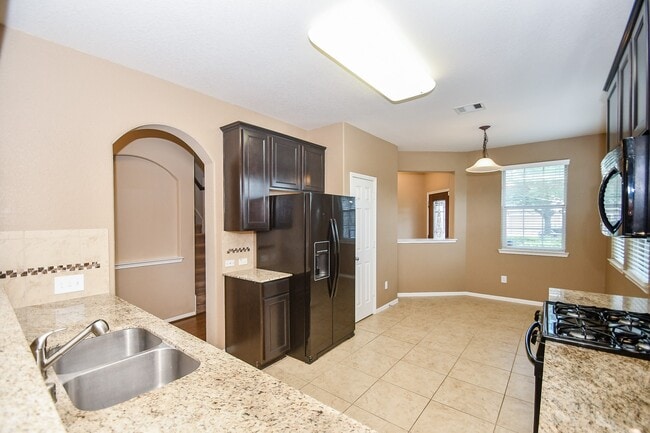 Building Photo - 2135 Waterford Park St