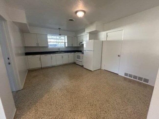 Photo - 3 Bed 2 Bathroom Home