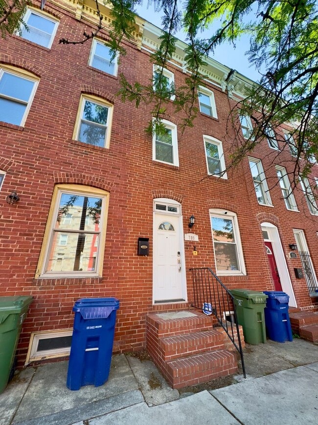 Building Photo - Beautiful 3Bed/2.5Bath Home in the City