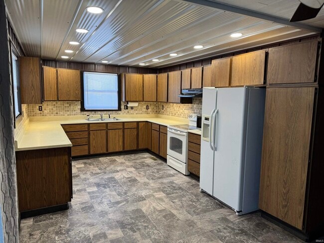 Photo - 2418 E 550 N