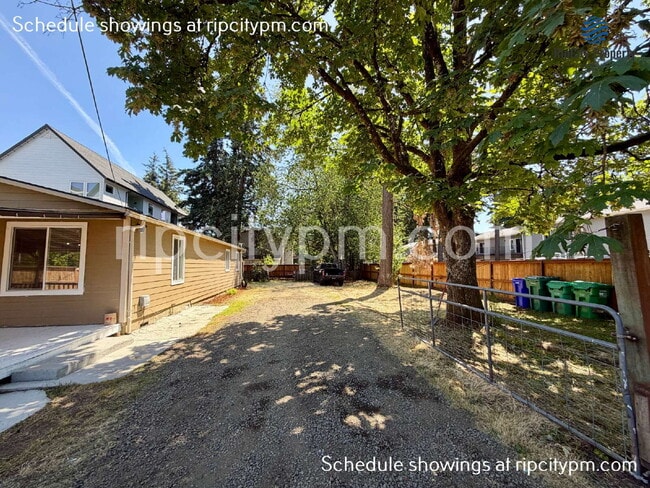 Photo - 17500 E Burnside St