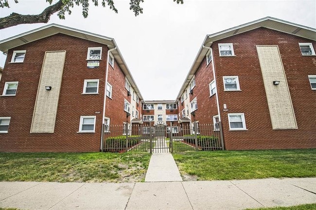 Photo - 14123-25 S Tracy Ave