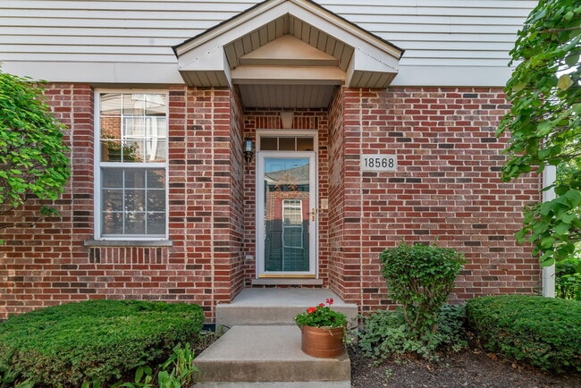Photo - 18568 W Point Dr Townhome