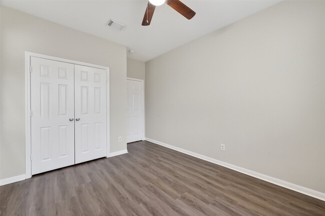 Building Photo - 6406 Waldron Dr