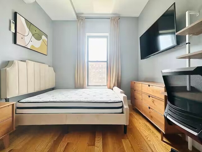 Photo - Furnished room/NOT APARTMENT Unit 4A