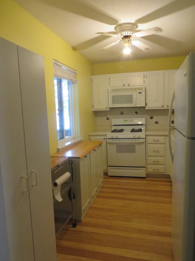 Photo - 16 Greenbriar Dr Unit F