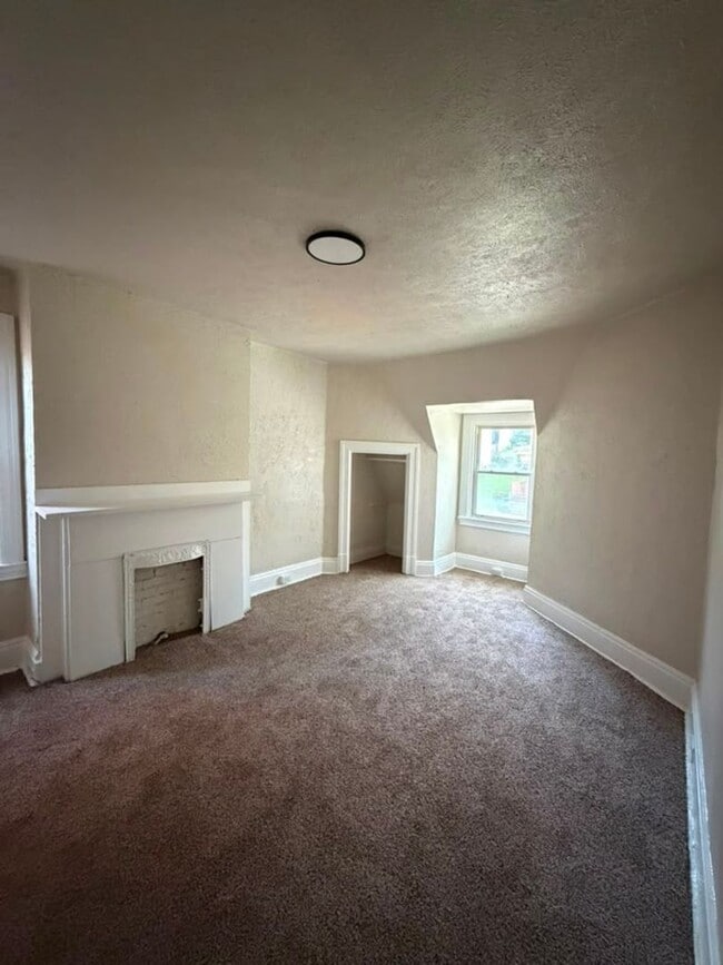 215 Moore Ave