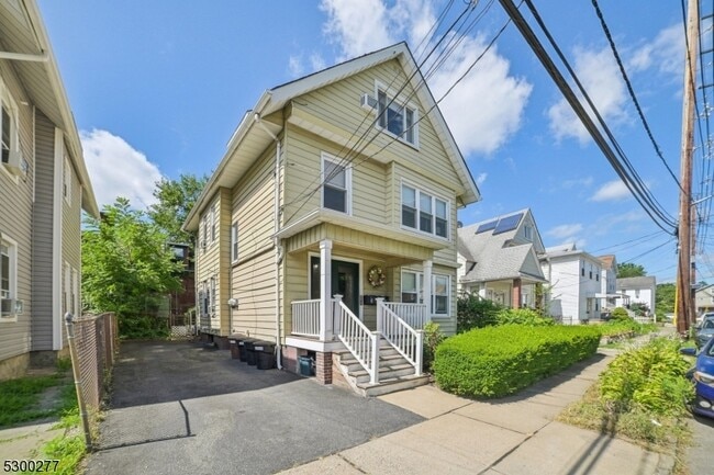Photo - 16 Henry St Unit 2