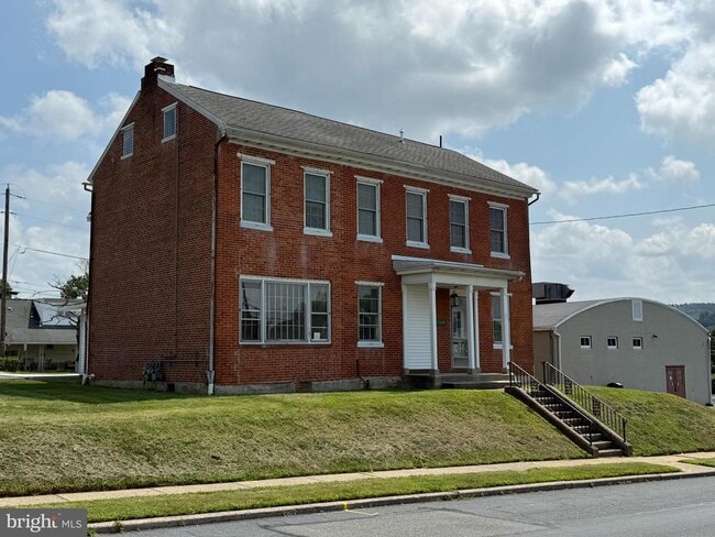 Building Photo - 1530 New Holland Rd Unit RIGHT REAR 1ST FL. Rental