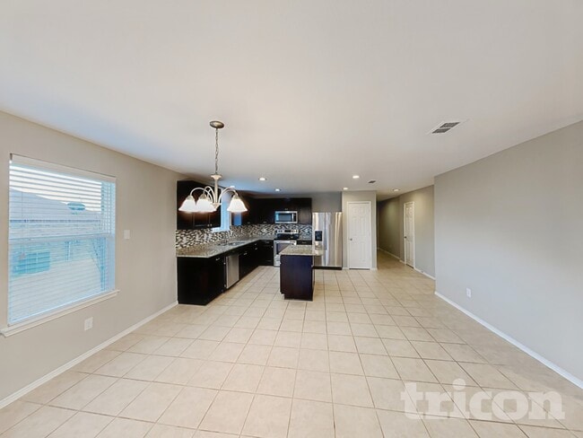 Photo - 1136 Foxglove Ln