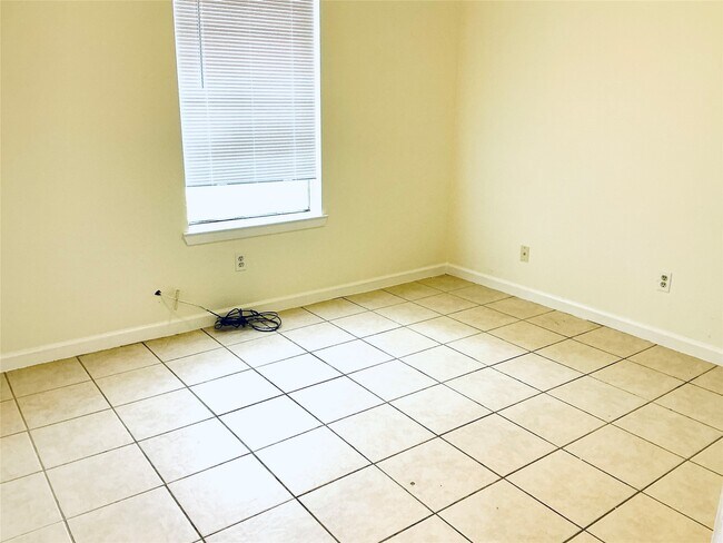 Photo - 16719 Maplemont Dr