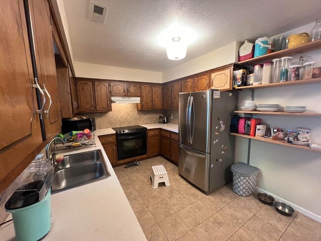 Photo - 325 Pleasant St