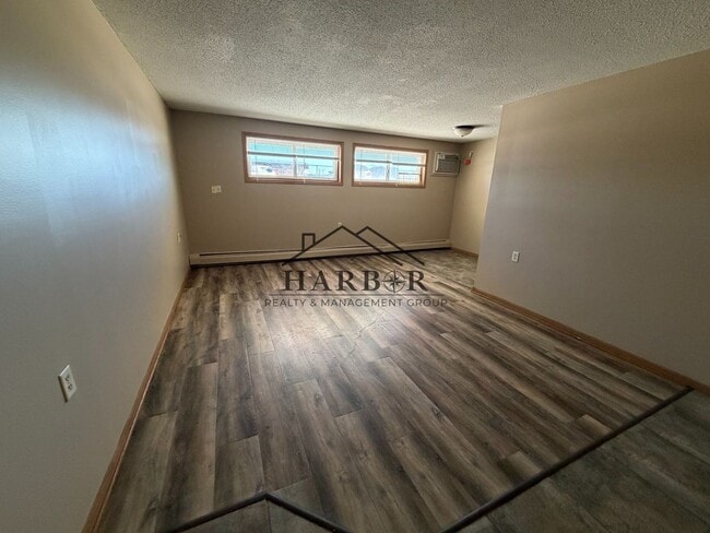Photo - Spacious 3 bed 2 bath Unit 202 - 401