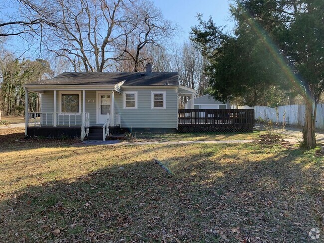 Building Photo - Cute 2 Bedroom Cottage in Greensboro NC Rental