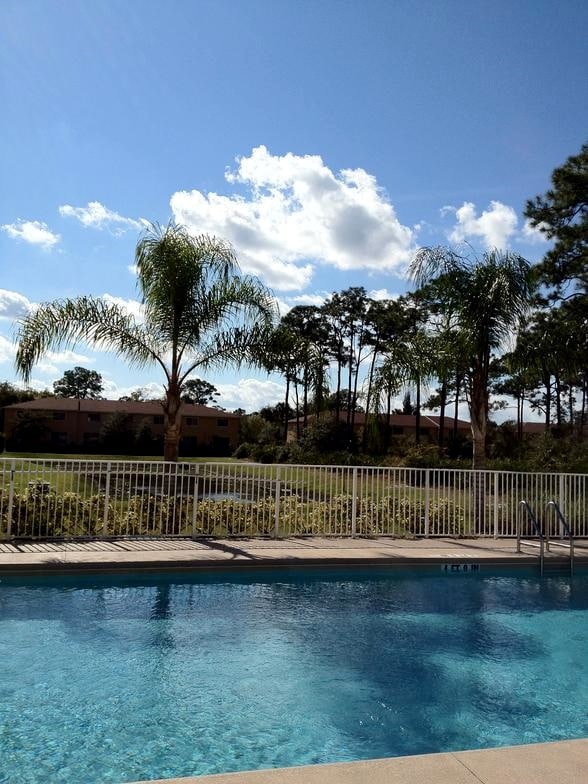 Piscina - Weatherbee Townhomes