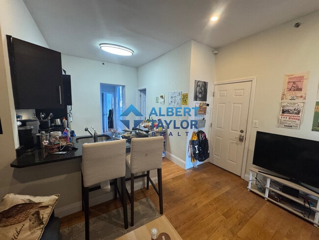 Photo - 237 Northampton St Unit 1