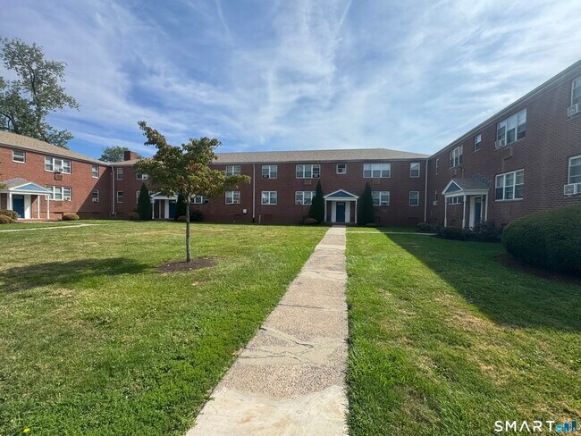 Building Photo - 758 New Britain Ave Unit Apt 3