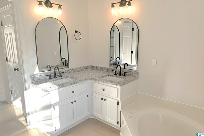 Photo - 121 Kentwood Way