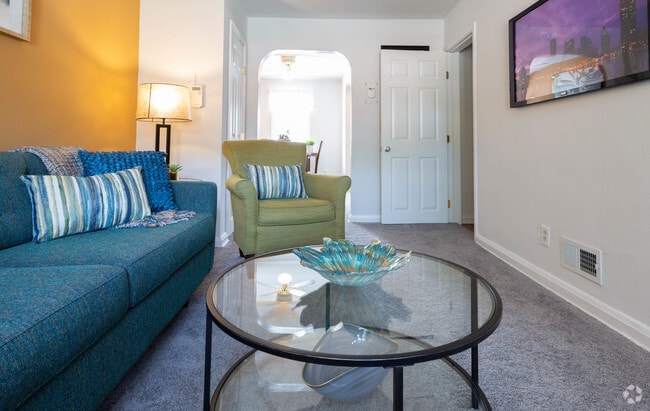 2BR,1.5BA Townhouse - 750 SF