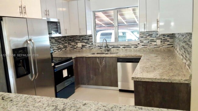 Building Photo - 3700 Taft St