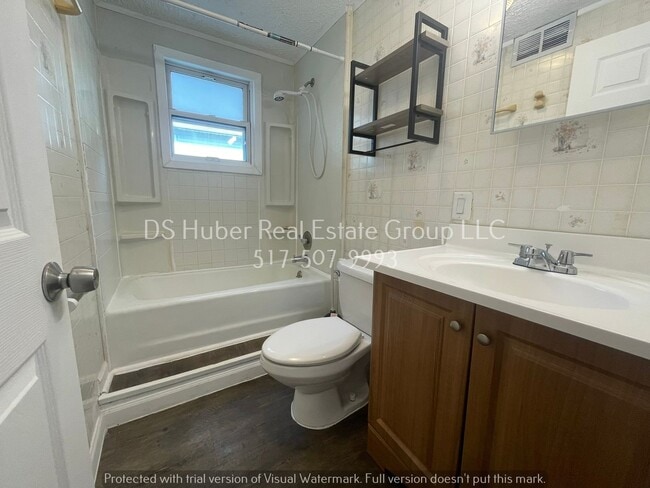 Photo - 1621 Roselawn Ave