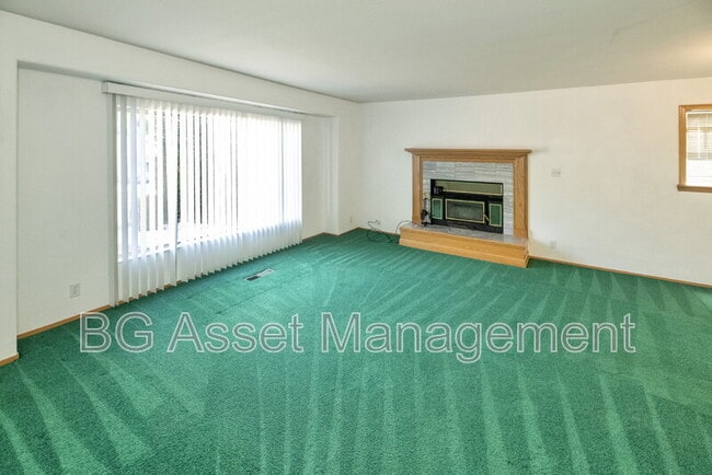 Building Photo - 2901 Doidge Ave