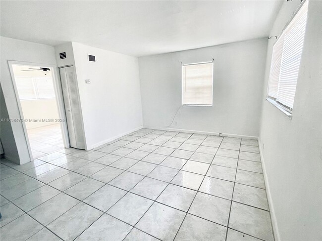 Photo - 825 NW 9th St
