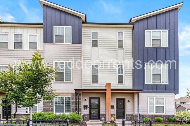 Building Photo - Modern Townhouse Living in Indianapolis – ...