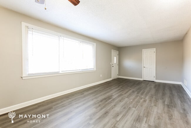 Photo - 311 E Dorchester Blvd