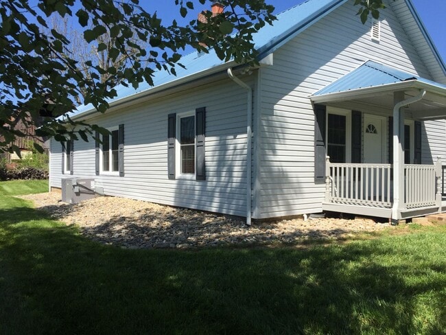 Photo - Remodeled Farm Home in Morristown 2 Bed + ...